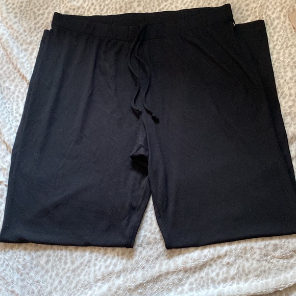 SKIMS Black Wide Leg Pants - Picture 3 of 4